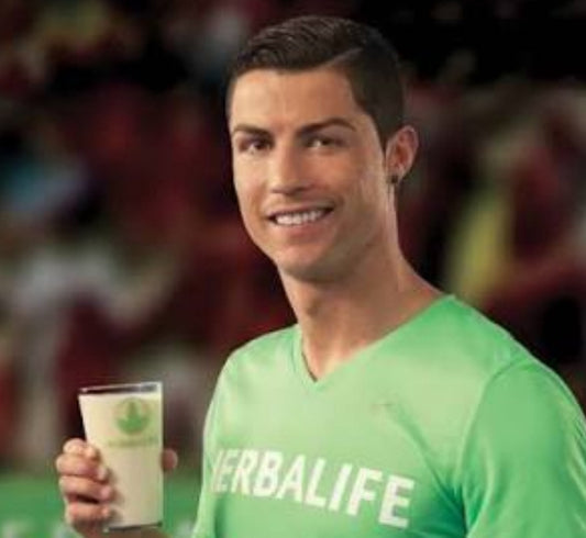 CR7 Drive: Cristiano Ronaldo's Elite Hydration & Performance Formula guide with purple comparison cards, useful tables, FAQ dropdowns and Lose Weight Feel Great shop links.